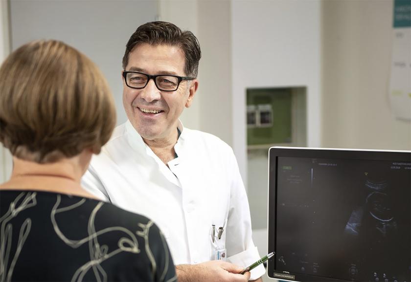 Kuvituskuva: Lääkäri kohtaa naispotilaan