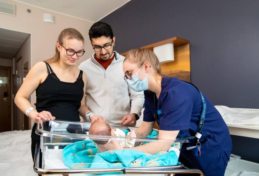 Satu Laiho, Kamran Bidel ja kätilö Jenna Mandelin