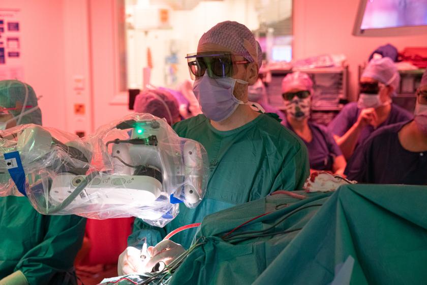 kirurgi leikkaussalissa.