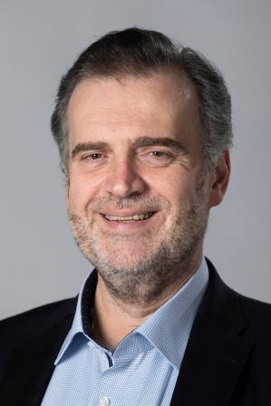 Sisätaudit ja kuntoutus -tulosyksikön toimialajohtaja Jukka Louhija