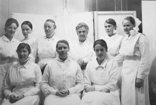 Lastenklinikan hoitajien ryhmäkuva