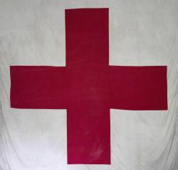 Punaisen ristin ristilogo lipussa.