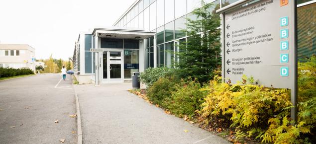 Jorvin sairaalan väliaikainen pääovi eli B-ovi sijaitsee katutasossa.