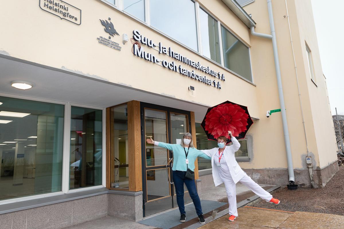 Osastonhoitajat Tuula Aaltonen ja Minna Feth Suu- ja hammaskeskus