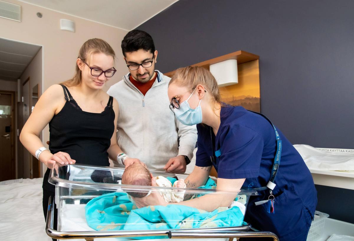 Satu Laiho, Kamran Bidel ja kätilö Jenna Mandelin