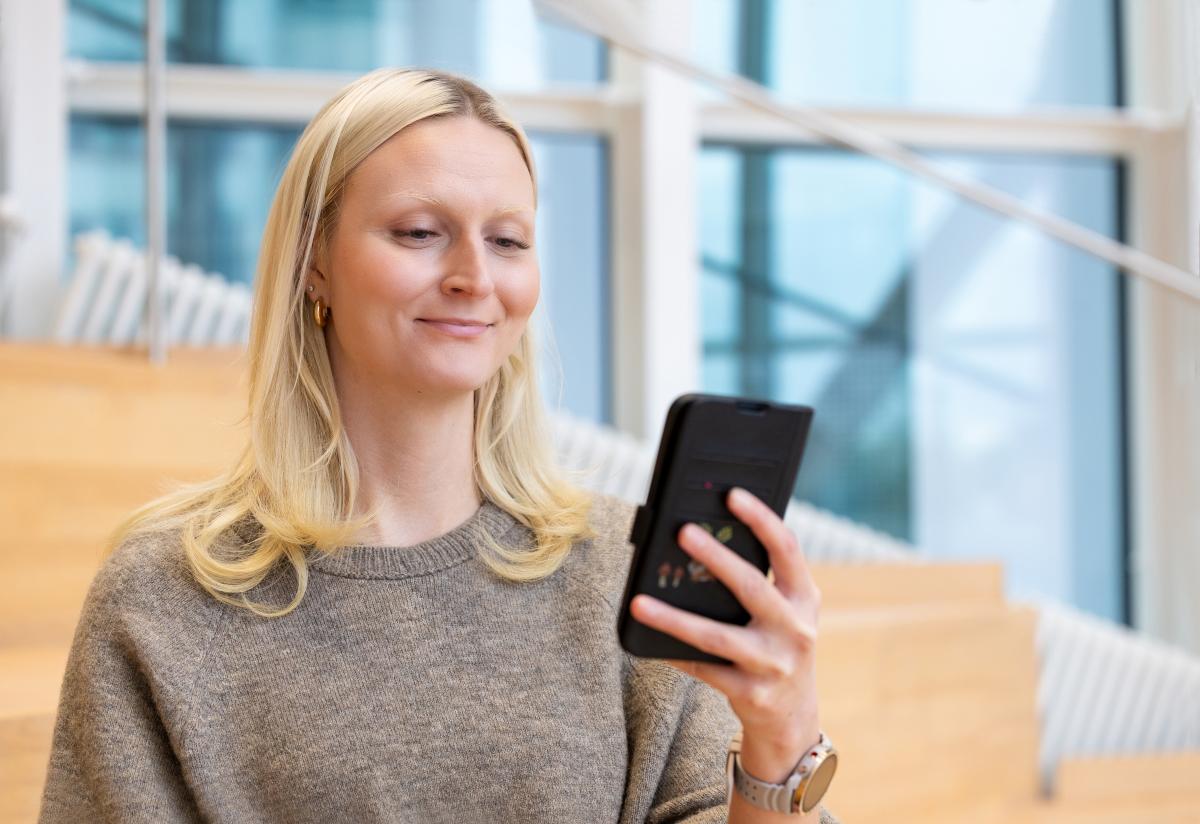 henkilö käyttää päivystysavun tekstipalvelua