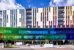 Uuden lastensairaalan julkisivu