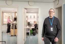 Perusterveydenhuollon yksikön johtaja, ylilääkäri Anders Mickos.