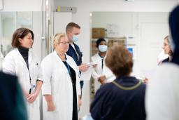 Mia Sneck, Satu Nokelainen, Tuomas Moilanen ja Alphonsine Mutunzi Jorvin sairaalan Haipro-kokouksessa