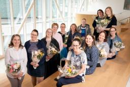 Palkitut ryhmäkuvassa.