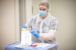 Näytteiden sinetöinti Seri-tukikeskuksessa